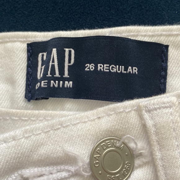 Denim-white mini skirt. Gap. Worn twice. 26 regular - Picture 4 of 5
